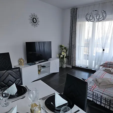 Rose Garden Deluxe شقة تشيرنوموريتس